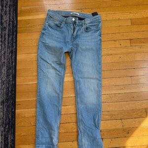 Zara Men’s light wash jeans